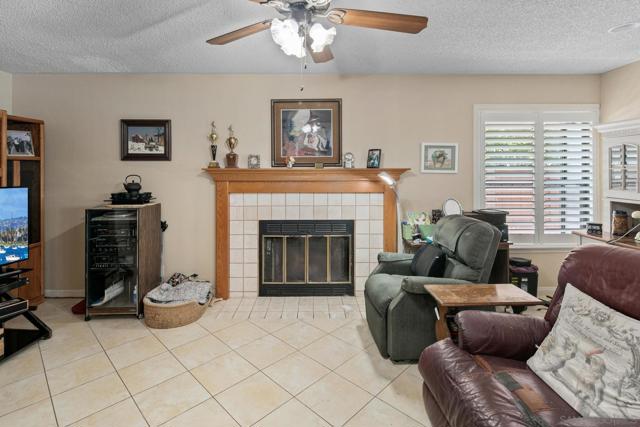 1705 Hawk View Dr, Encinitas CA: https://media.crmls.org/mediaz/2e259371-cbc0-41d9-b529-92159027e2a8.jpg