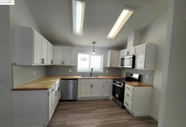 343 Alcott Ct, Bethel Island CA: https://media.crmls.org/mediaz/2e2624e0-9d4d-4709-9f4d-4eea3a31b815.jpg