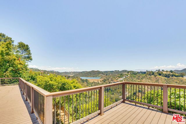 1410 Stradella Road, Los Angeles CA: https://media.crmls.org/mediaz/2e2645da-51b7-465d-a342-d92e102a0112.jpg