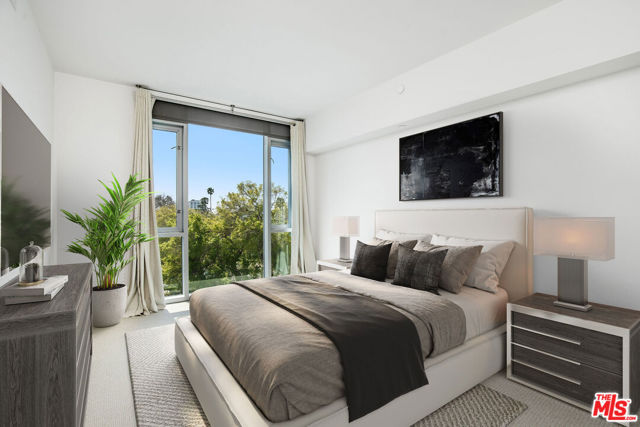 8500 Burton Way, Los Angeles CA: https://media.crmls.org/mediaz/2e264cab-0525-4915-a589-2b7777094ca4.jpg