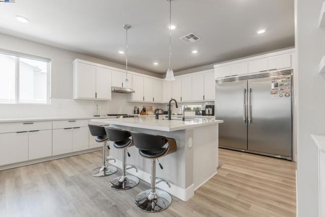 2306 Mozart avenue, Lathrop CA: https://media.crmls.org/mediaz/2e26e2c9-8ccb-4091-a022-ef4e4d138c1c.jpg