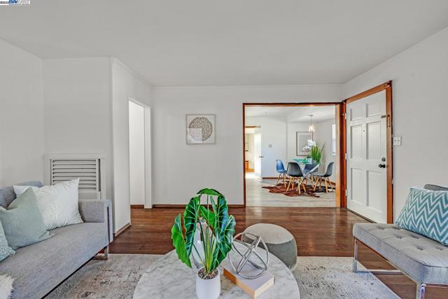 17473 Via Alamitos, San Lorenzo CA: https://media.crmls.org/mediaz/2e274ffb-cb2a-4fc0-867b-bf74e20ec3c8.jpg