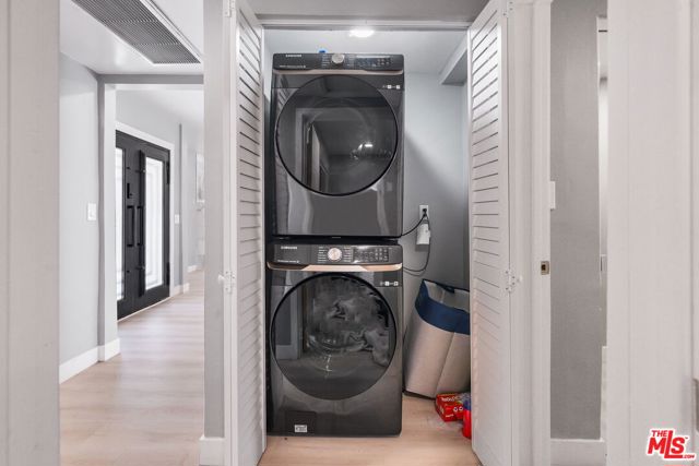 8901 Rubio Avenue, North Hills CA: https://media.crmls.org/mediaz/2e27e1b9-90af-458e-ad57-033eeb3c2e8c.jpg