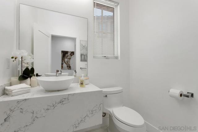 12410 Aria Ct, Poway CA: https://media.crmls.org/mediaz/2e2838f7-c990-4456-8d2b-01ae93b95c86.jpg