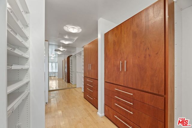 8630 Allenwood Road, Los Angeles CA: https://media.crmls.org/mediaz/2e29a564-ded8-40ec-b896-783994be4120.jpg