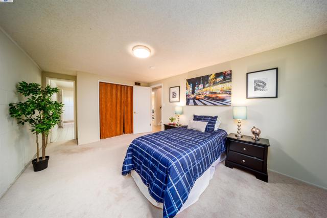 Image 42 of 52 For 4636 Serra Ave