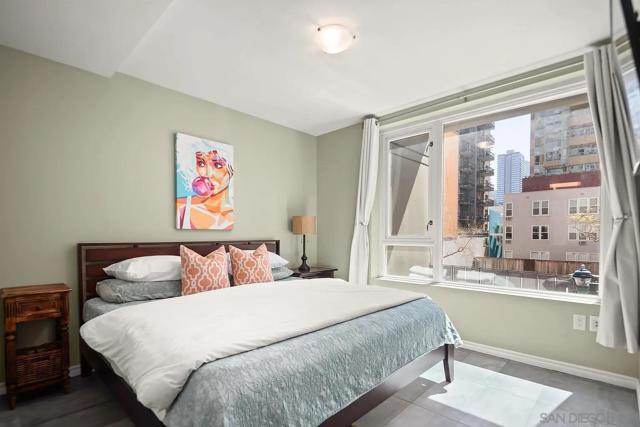 300 W Beech, San Diego CA: https://media.crmls.org/mediaz/2e29d726-b337-4293-91c8-64882d4573fe.jpg