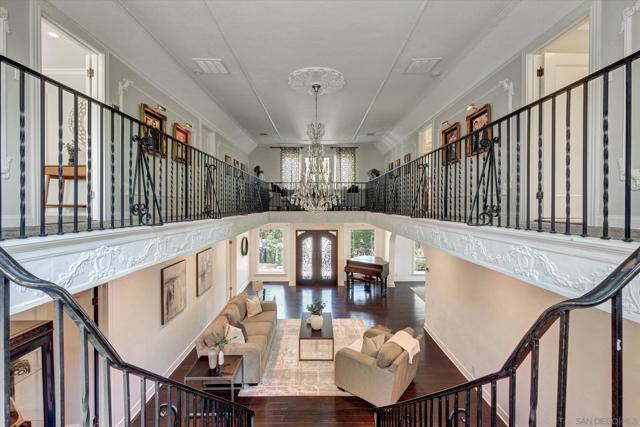1901 N Catalina Street, Los Angeles CA: https://media.crmls.org/mediaz/2e29f096-7aeb-46d9-8dc9-47342aa026ba.jpg