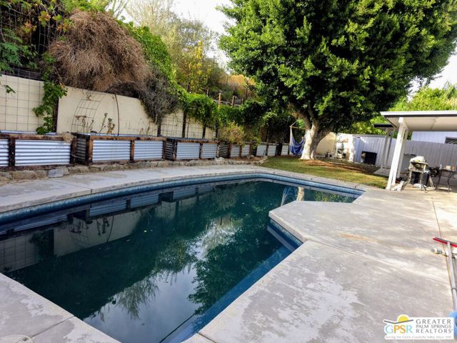 39091 Paradise Way, Cathedral City CA: https://media.crmls.org/mediaz/2e29fddb-2475-4c19-ac68-4a4c76d75835.jpg