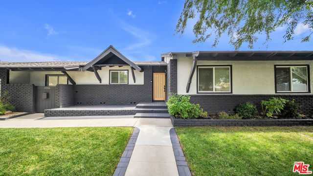 10326 Gothic Avenue, Granada Hills CA: https://media.crmls.org/mediaz/2e2a24be-0b79-4c76-b470-65d1ec44fce0.jpg