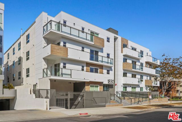 1830 Selby, Los Angeles CA: https://media.crmls.org/mediaz/2e2aa4f8-52d0-4d90-b960-4e60ff55178a.jpg