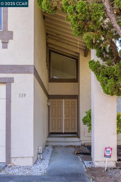139 Thrush Ct, Hercules CA: https://media.crmls.org/mediaz/2e2aaa3f-ef20-4f1d-aeb8-5553f05af60e.jpg