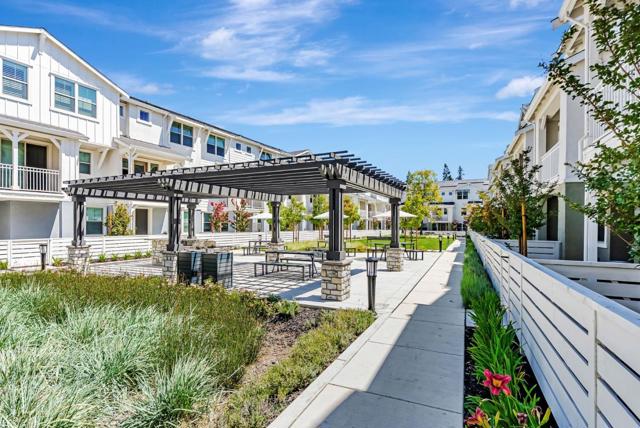 178 Oak Circle, Walnut Creek CA: https://media.crmls.org/mediaz/2e2abd6a-bcf0-4890-a093-2144400c4280.jpg