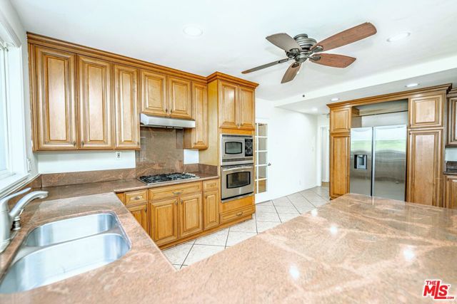 5353 Don Pio Drive, Woodland Hills CA: https://media.crmls.org/mediaz/2e2add13-2d59-4a5c-9b61-ed4bb40f4d10.jpg