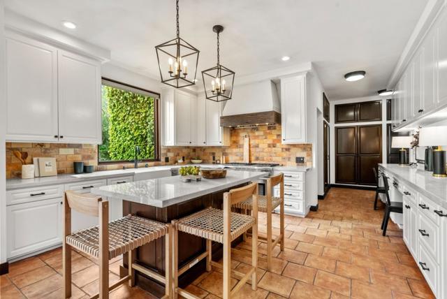 110 New Place Road, Hillsborough CA: https://media.crmls.org/mediaz/2e2ae47b-4689-4167-abc8-58d2f0b8467c.jpg