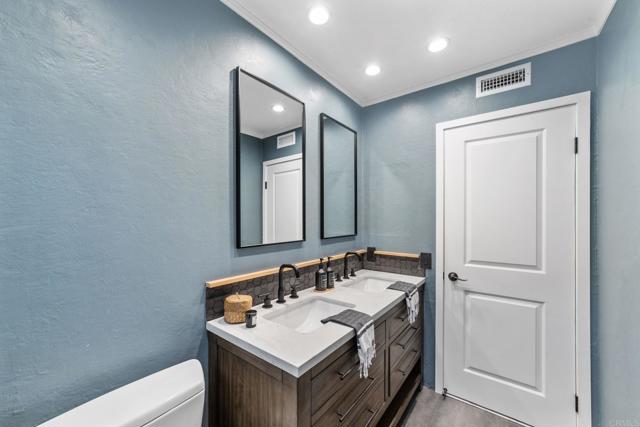 1619 Corte Verano, Oceanside CA: https://media.crmls.org/mediaz/2e2b08d1-1bee-489d-9261-452c50d3d1cc.jpg