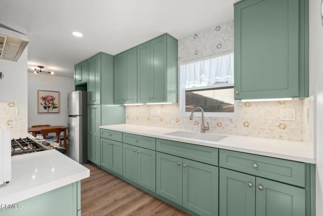 Detail Gallery Image 3 of 20 For 3971 Flower St, Ventura,  CA 93003 - 3 Beds | 1 Baths