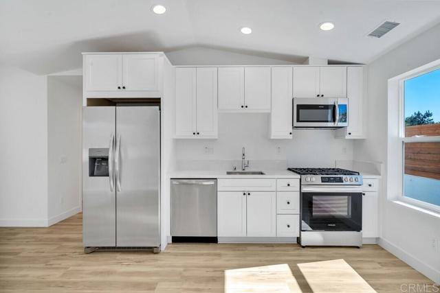 229 Yacon Street, Vista CA: https://media.crmls.org/mediaz/2e2b374b-1215-4429-98fe-92601ca1957c.jpg