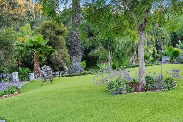 713 Quiet Hills Farm Road, Escondido CA: https://media.crmls.org/mediaz/2e2b490e-243f-455b-9379-40e8d23bd017.jpg