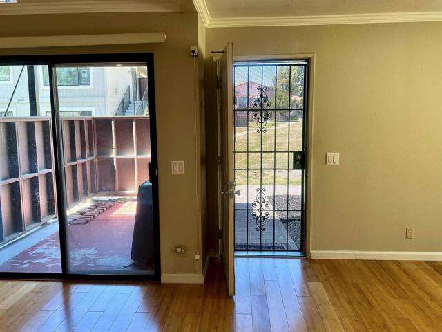 276 Galano Plz, Union City CA: https://media.crmls.org/mediaz/2e2b63e3-2821-4d6c-b7cd-5f8072ebf284.jpg