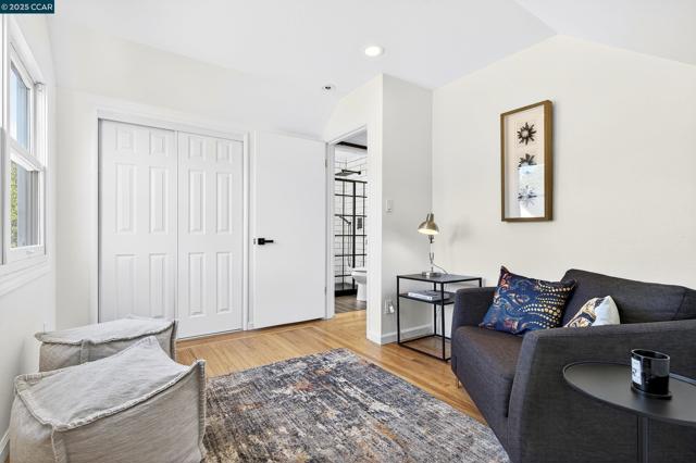 5774 Friar Ct, El Sobrante CA: https://media.crmls.org/mediaz/2e2b8d0a-248e-4363-89d0-c4fd903c0e49.jpg