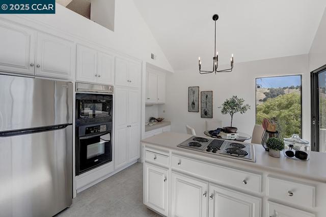 3244 Terra Granada Dr, Walnut Creek CA: https://media.crmls.org/mediaz/2e2bde96-7da4-4682-909f-bbd6992c2ce2.jpg