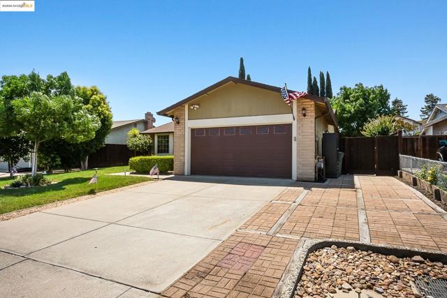 53 Zinfandel Ct, Oakley CA: https://media.crmls.org/mediaz/2e2c79ed-c448-4878-904f-6962914ca0fd.jpg