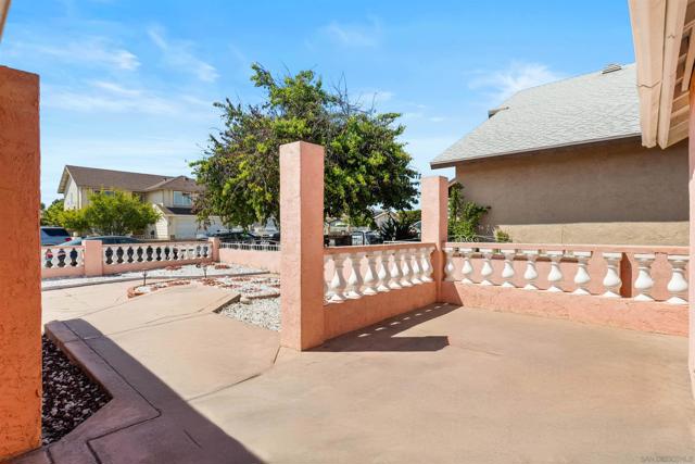 1095 Stillwell Ave, San Diego CA: https://media.crmls.org/mediaz/2e2cba76-fb56-4857-b99e-d604f7371d12.jpg
