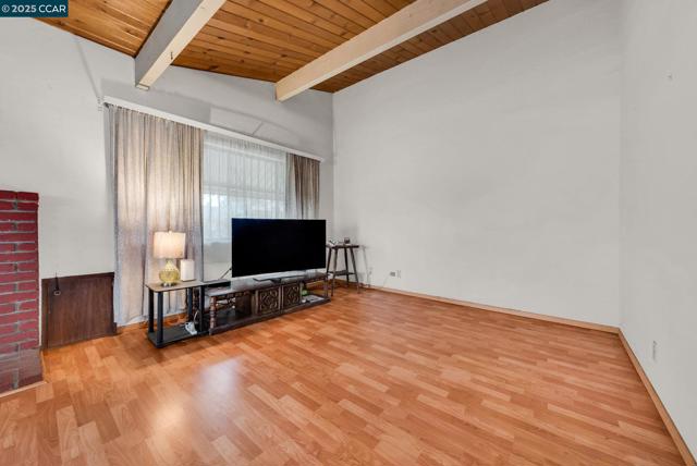 1246 Otis Dr, Alameda CA: https://media.crmls.org/mediaz/2e2d3b80-1fe6-456f-961a-13ffbad7b831.jpg