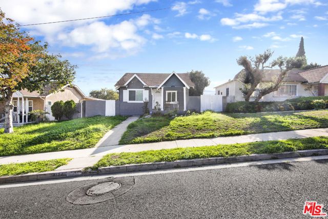 4124 W 64th Street, Inglewood CA: https://media.crmls.org/mediaz/2e2d431f-0fdb-4673-b8b5-b4495240c7f4.jpg