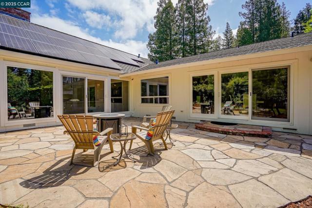 24 Ray Ct, Alamo CA: https://media.crmls.org/mediaz/2e2dbadf-0319-4a79-9880-675189362796.jpg