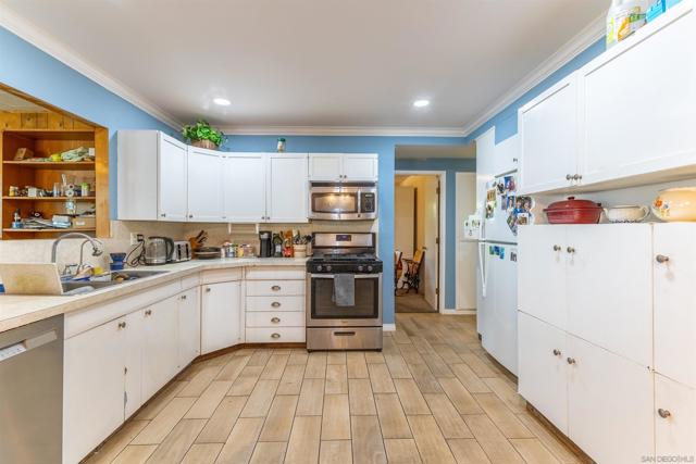 331 Rainier Way, Hemet CA: https://media.crmls.org/mediaz/2e2e3407-0c57-4052-bf15-7a014b2b6ed9.jpg