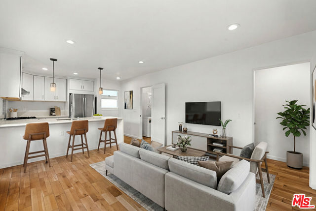 838 Hilldale, West Hollywood CA: https://media.crmls.org/mediaz/2e2e4e82-4edb-4815-b5d5-228351eedefd.jpg