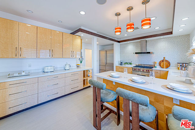 10611 Ashton Avenue, Los Angeles CA: https://media.crmls.org/mediaz/2e2ecab8-8ce2-4a7b-8932-6ac693b2f43b.jpg