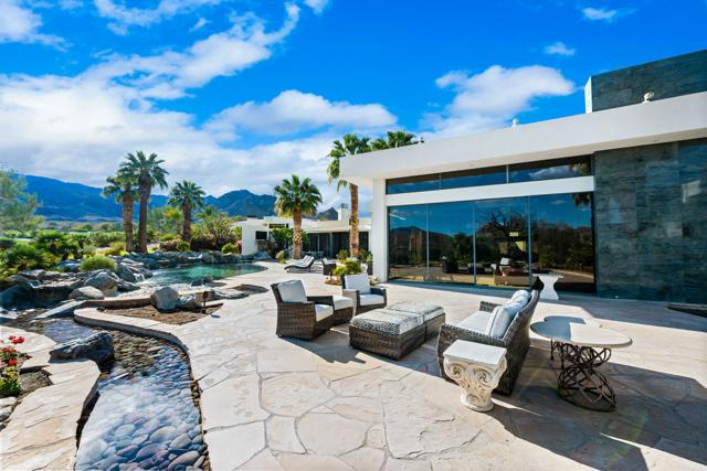 79235 Tom Fazio N Lane, La Quinta CA: https://media.crmls.org/mediaz/2e2eea09-0326-4015-b5b5-3b4d99ec1504.jpg