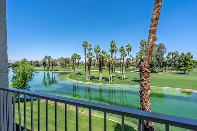 900 Island Drive, Rancho Mirage CA: https://media.crmls.org/mediaz/2e2eec7a-9811-48d4-86b4-2f9f288fa402.jpg