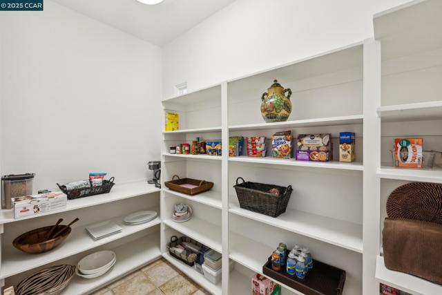 3711 Northgate Woods Court, Walnut Creek CA: https://media.crmls.org/mediaz/2e2f4708-e8b1-4fba-82bb-297ed1fcd71a.jpg