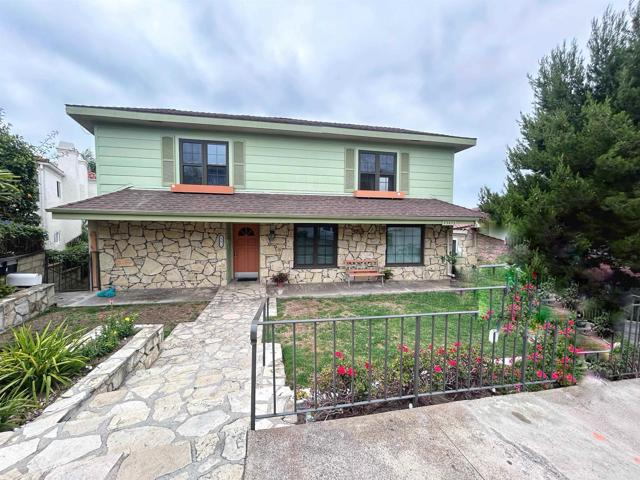 25072 Alicia Drive, Dana Point CA: https://media.crmls.org/mediaz/2e2f668e-77ae-4059-a218-44037d993bc8.jpg