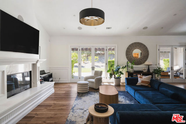 1408 Plymouth Circle, Thousand Oaks CA: https://media.crmls.org/mediaz/2e2f8e56-c6b2-4b01-b4f1-343738742f2b.jpg