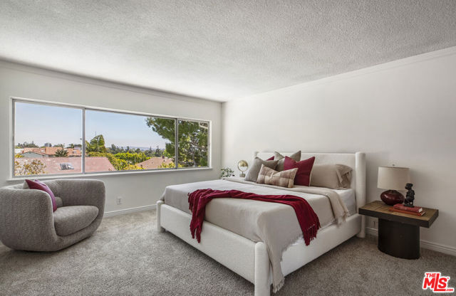 5136 Los Bonitos Way, Los Angeles CA: https://media.crmls.org/mediaz/2e30767d-842b-43c1-8bed-a76e733b64dd.jpg