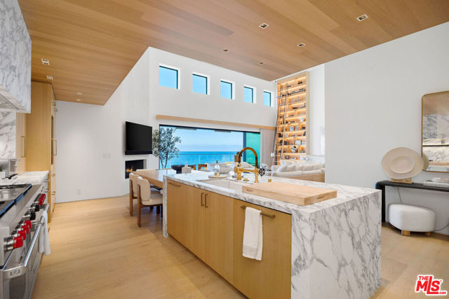 24818 Malibu Road, Malibu CA: https://media.crmls.org/mediaz/2e30d7ef-e159-4369-b352-8a5dff0ad6a2.jpg
