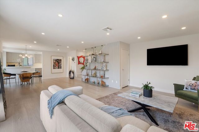 737 Pier Avenue, Santa Monica CA: https://media.crmls.org/mediaz/2e317b38-10aa-431a-a610-d2ad3e64a6d7.jpg