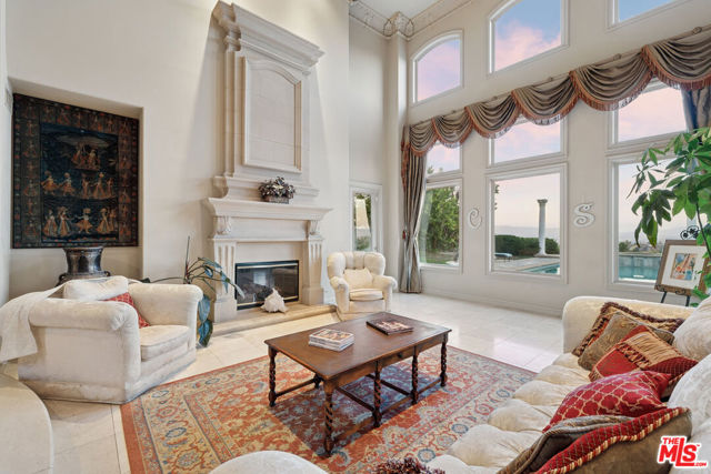 19016 Devonport Lane, Tarzana CA: https://media.crmls.org/mediaz/2e317ea9-1238-42e7-be5e-ed8c71a0a0f1.jpg