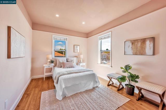 941 45Th St, Oakland CA: https://media.crmls.org/mediaz/2e321721-cf2e-49e2-b325-6cba6e6bad43.jpg