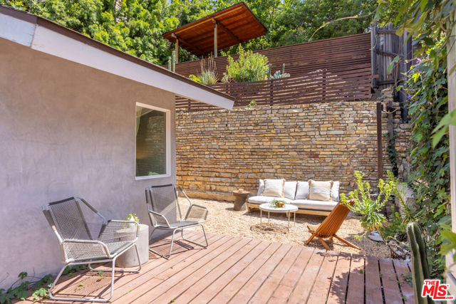 450 Rustic Drive, Los Angeles CA: https://media.crmls.org/mediaz/2e32444f-c772-4d29-bd86-77b079f685eb.jpg
