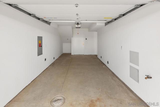 551 Orange Ave, Coronado CA: https://media.crmls.org/mediaz/2e327b34-e839-4417-aa19-b363c9f41281.jpg