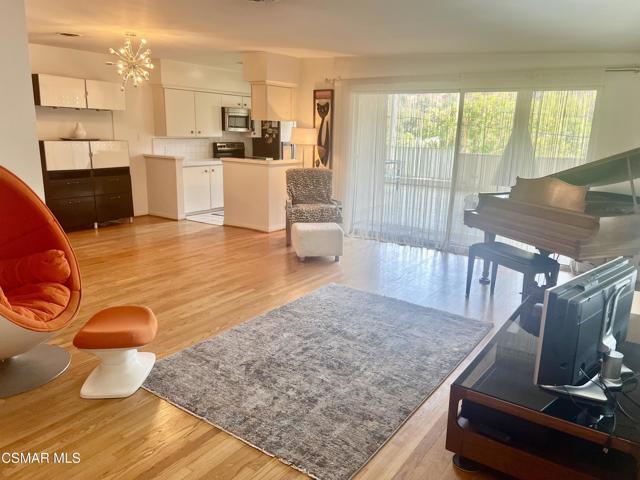 1542 Riverside Drive, Glendale CA: https://media.crmls.org/mediaz/2e3293dc-2810-49a9-91a9-4ee36cf4ce3f.jpg