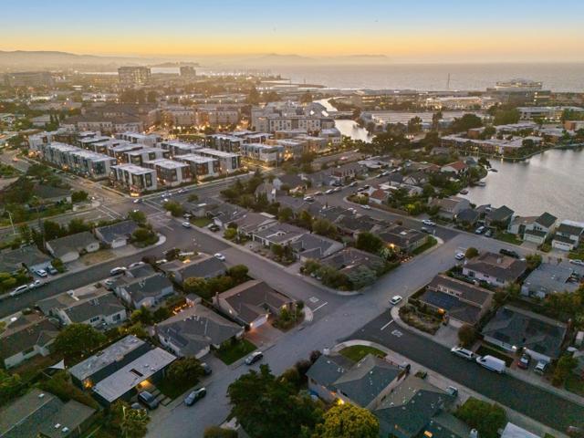 626 Harvester Drive, Foster City CA: https://media.crmls.org/mediaz/2e3304d2-2e52-41f9-8e5b-1ed7cad76830.jpg