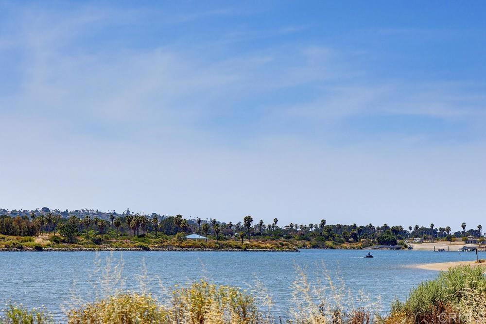 https://media.crmls.org/mediaz/2e337d41-2a34-444e-b684-3f41b51c1485.jpg?preset=X-Large