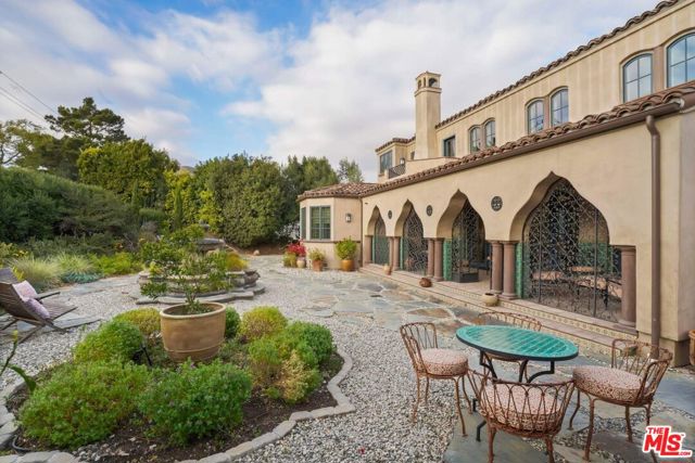 29549 Harvester Road, Malibu CA: https://media.crmls.org/mediaz/2e347a65-a73a-452f-a7af-a10228192123.jpg